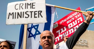 صور.. آلاف الإسرائيليين يتظاهرون فى تل أبيب تحت شعار" نتنياهو المجرم"