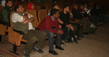 صور.. رئيس قصور الثقافة يتابع بروفات الفرق المشاركة بمهرجان أسوان السادس للفنون