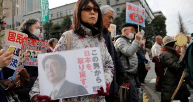 صور.. تظاهرات فى اليابان ضد رئيس الوزراء على خلفية شبهة فساد