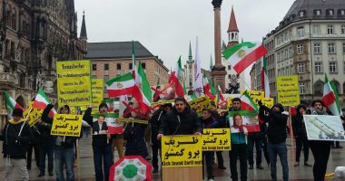 أنصار المعارضة الإيرانية تتظاهر قبيل كلمة وزير خارجية طهران فى ميونيخ