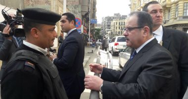 وزير الداخلية يتفقد شوارع وسط القاهرة..والمواطنين يشكروه للتواجد الأمنى المكثف