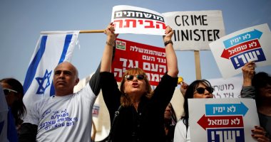 صور.. آلاف الإسرائيليين يتظاهرون فى تل أبيب مطالبين بتنحى نتنياهو 