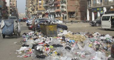اضبط مخالفة.. انتشار القمامة بشارع طلبة عويضة بمدينة الزقازيق