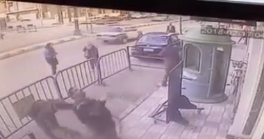 فيديو.. أمين شرطة ينقذ طفلا عقب سقوطه من "بلكونة" منزله فى أسيوط