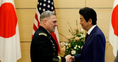 صور.. رئيس أركان الجيش الأمريكى يلتقى رئيس وزراء اليابان فى طوكيو