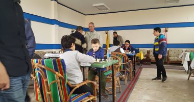 قارئ يشارك بصور مشاركة ابنه ببطولة دورى الشطرنج ويؤكد: أصغر لاعب فى مصر