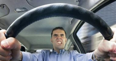 معندوش وقت.. سائق يسرق سيارة رئيسه فى أول يوم عمل