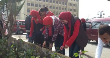 محافظ الإسكندرية يشيد بمبادرة شباب حى العجمى فى تجميل شوارع الحى