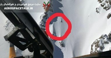 شاهد حطام الطائرة الإيرانية على سفح جبال الجليد.. ولا أثر للركاب (فيديو)