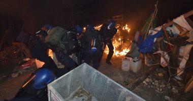 صور.. الشرطة الفرنسية تفرق اعتصاما بموقع لتخزين النفايات النووية