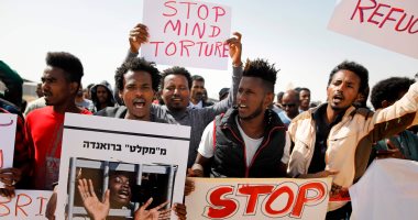 مهاجرون أفارقة يتظاهرون أمام سجن إسرائيلى للمطالبة بالإفراج عن ذويهم