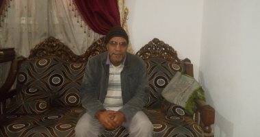 فيديو وصور.. قصة كفاح "عم أحمد" أقدم قهوجى بالزقازيق بدرجة مدير عام