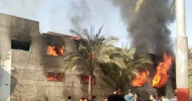 الحماية المدنية تسيطر على حريق مصنع كراسى بقرية البصارطة فى دمياط