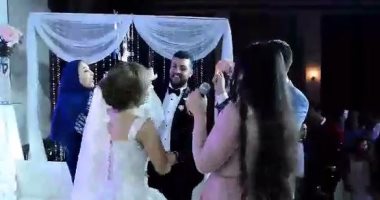 فيديو.. "يا سيد العرسان ادلع".. أشقاء يحتفلون بزواج شقيقتهم بأغنية خصوصى
