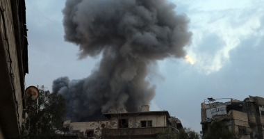 المرصد السورى: 30 حالة اختناق بغاز الكلور بعد قصف جوى على الغوطة الشرقية
