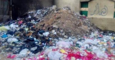أولياء أمور مجمع مدارس إسكو بشبرا الخيمة يطالبون رفع القمامة المحيطة بها
