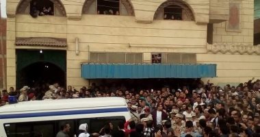 آلاف يودعون ​البطل أحمد الشاذلى "شهيد سيناء" بالدعوات والزغاريد.. صور