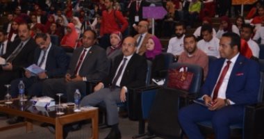 صور.. رئيس جامعة أسيوط: حريصون على تثقيف الشباب سياسيا للتصدى للأفكار الهدامة