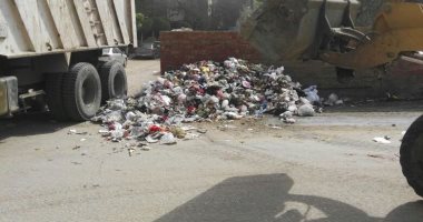 صور.. حى الهرم يرفع تراكمات القمامة بشارعين استجابة لـ"اليوم السابع"