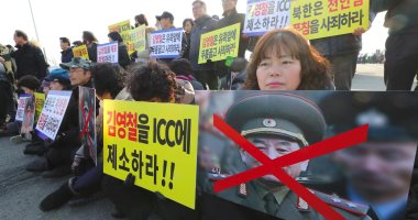 صور.. مظاهرات تستقبل وفد كوريا الشمالية عقب وصوله سول لحضور نهائى الاولمبياد