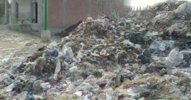 شكوى من تراكم القمامة بمدخل مدينة أوسيم بالجيزة