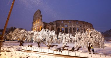 عاصفة ثلجية نادرة بإيطاليا تعطل رحلات الطيران وتغلق مدارس فى روما