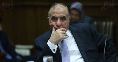 وزير التنمية المحلية: "شفت سائح كاتب على صدره مش عاوز تاكسى ولا بازار"