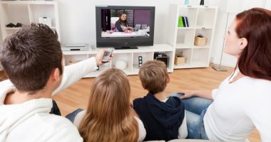 ليه المفروض تمنع طفلك من مشاهدة التلفزيون قبل عمر العامين؟
