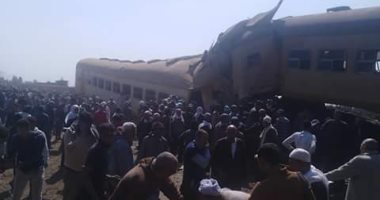 شهود عيان يشاركون "اليوم السابع" بصور جديدة من حادث قطار البحيرة