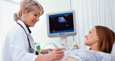 ما هى أسباب زيادة وزن الجنين خلال الحمل ونوع الولادة الأنسب؟