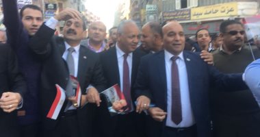 صور.. مصطفى بكرى يقود مسيرة دعم الرئيس السيسي فى شوارع أسيوط 