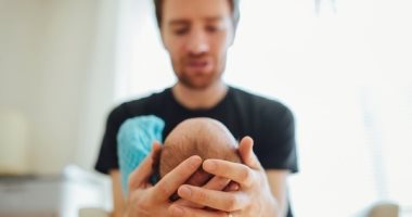 هل يصاب الرجال باكتئاب ما بعد الولادة مثل النساء؟ 