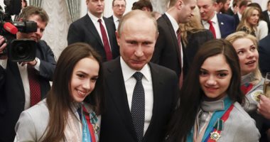 صور.. بوتين يستقبل أبطال الأولمبياد الروس فى حفل رسمى بالكرملين