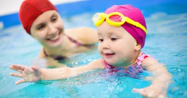 3 فحوصات لازم تعمليها لو طفلك بيتمرن سباحة وخايفة عليه من الأمراض