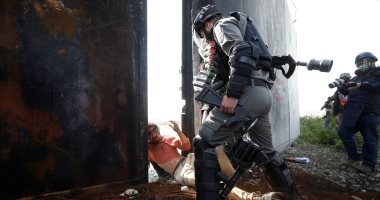 صور.. إصابة عشرات الفلسطينيين فى اشتباكات مع قوات الاحتلال بقرية بلعين