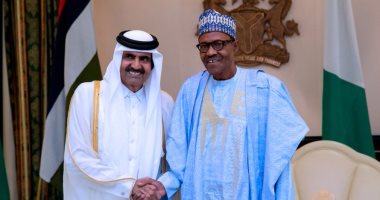 رئيس نيجيريا يهين "تنظيم الحمدين" ويستقبل أمير قطر السابق بعلم مجهول