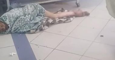قارئ يشارك بفيديو لمريض ملقى على الأرض بمستشفى الجمهورية بالإسكندرية