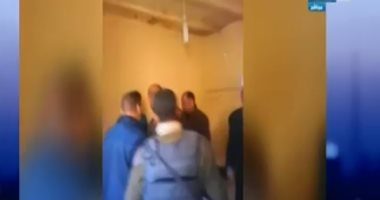 مدرس يعتدى على زملاءه بـ"مطواة" داخل مدرسة ثانوى بالفيوم.. فيديو 