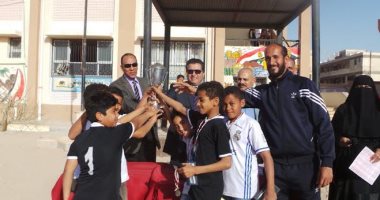 صور.. "تعليم جنوب سيناء" يكرم الفائز بكأس بطولة دورى المدارس