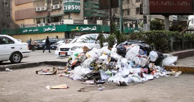 اضبط مخالفة.. تراكم أكوام القمامة بشارع البطل أحمد عبد العزيز بالمهندسين (صور)