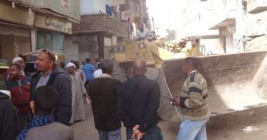 مجلس مدينة الأقصر يبدأ أعمال تطوير شوارع أبو الجود لحل أزمة سوق الصنايع