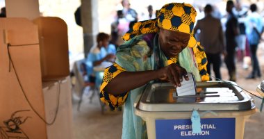 صور.. مراكز الاقتراع تفتح أبوابها فى سيراليون لاختيار رئيس جديد