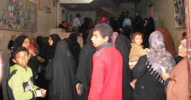 توزيع 1110 شنط مواد غذائية على الأسر الفقيرة فى مدينة جهينة بسوهاج