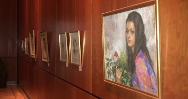 صور.. افتتاح معرض "شاهد على العصر" للفنان جمال كامل فى السفارة المصرية ببرلين