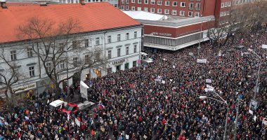 رئيس وزراء سلوفاكيا يعلن استعداده لتقديم استقالته لحل الأزمة السياسية بالبلاد