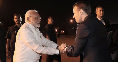 صور.. الرئيس الفرنسى يصل الهند فى أول زيارة رسمية له