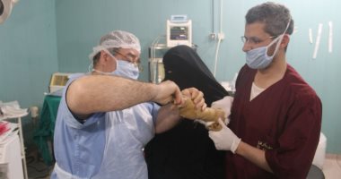 قافلة الأزهر الطبية بالواحات البحرية تحول أكثر من 200 مريض للعلاج بالقاهرة