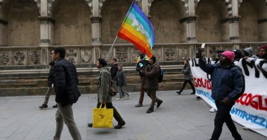 صور.. مظاهرة بإيطاليا احتجاجا على الجرائم العنصرية ضد المهاجرين