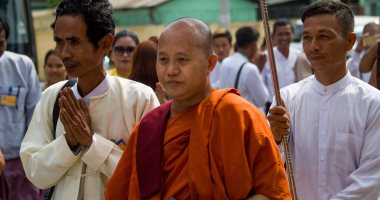 صور.. راهب بوذى متطرف يعود للخطابة بعد عام من حظره فى ميانمار