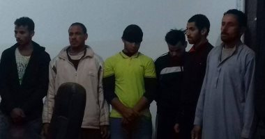 صور..السلطات الليبية تلقى القبض على 10 مصريين فى الصحراء بين طبرق وأجدابيا